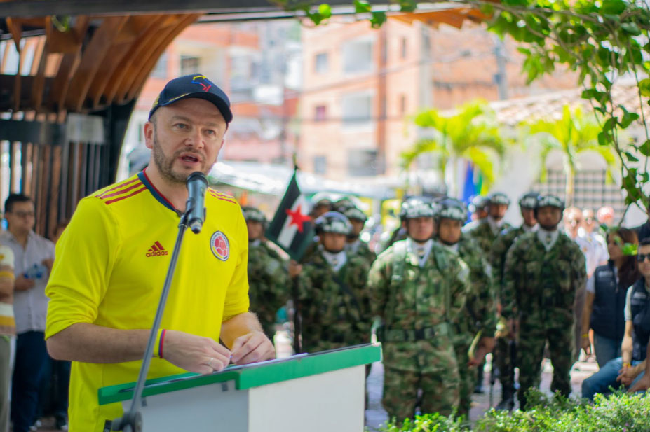 Santi Montoya Senador